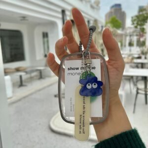 シンプルで可愛いトレカケース  ホワイト　チャーム付き