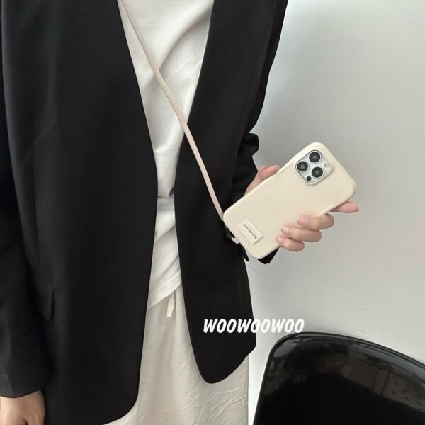 1ee8c1923c636c4b4194af0dc4296024 ★IPhone16シリーズ対応 ストラップ付きPUレザースマホケース 高級感アップ