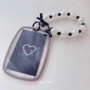 シンプルで可愛いトレカケース  ホワイト　キーホルダー付き