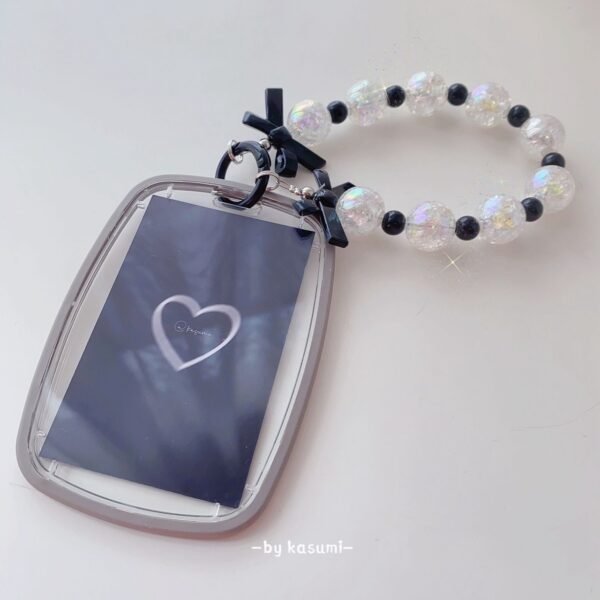 シンプルで可愛いトレカケース  ホワイト　キーホルダー付き