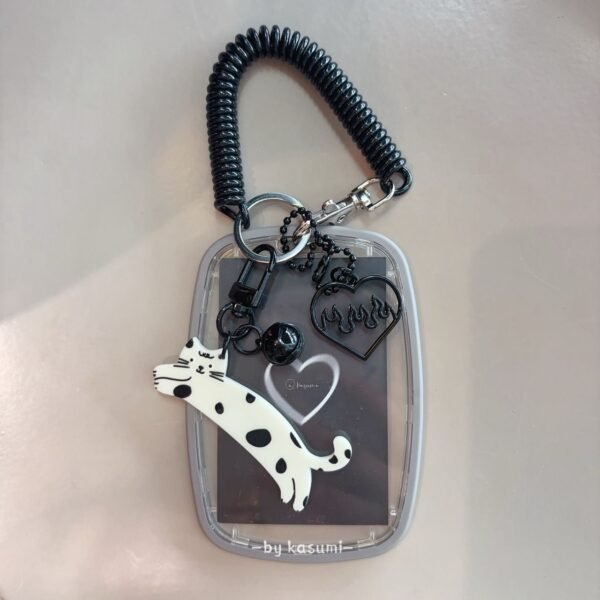 シンプルで可愛いトレカケース  ネコチャーム　キーホルダー付き