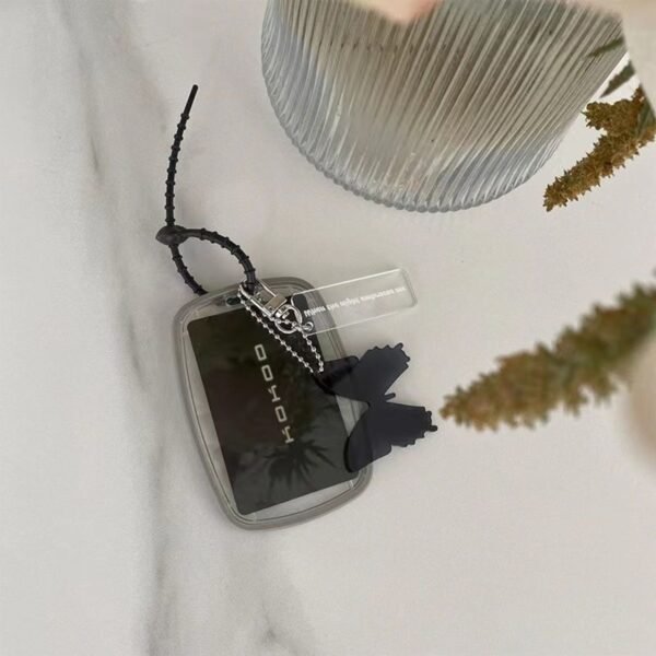 シンプルでオシャレなトレカケース  キーホルダー付き チョウ　高品質ケース