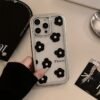 ★iPhone16シリーズ対応　黒花かわいいiPhoneケース