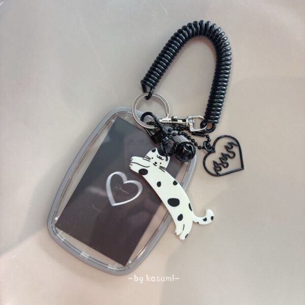 シンプルで可愛いトレカケース  ネコチャーム　キーホルダー付き