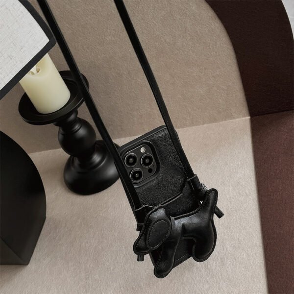 ★IPhone16シリーズ対応 可愛いワンちゃん付きの便利なショルダー付きiPhoneケース