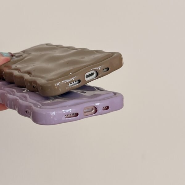 ★IPhone16シリーズ対応 波型デザイン　オシャレなスマホカバー 全5カラー  人気iphoneケース シンプルスマホケース　