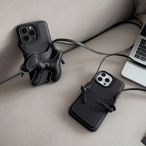 ★IPhone16シリーズ対応 可愛いワンちゃん付きの便利なショルダー付きiPhoneケース