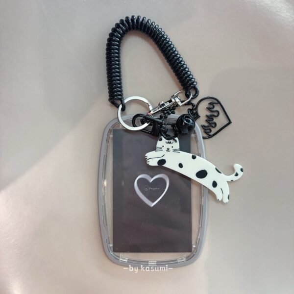 シンプルで可愛いトレカケース  ネコチャーム　キーホルダー付き