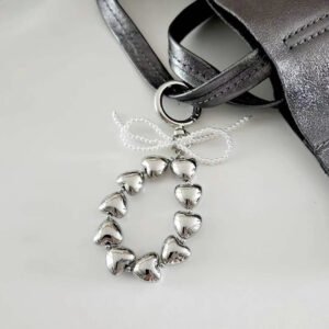 ハートチャーム　キーホルダー　スマホストラップ　キーリング　　手首ストラップ　可愛い　オシャレ