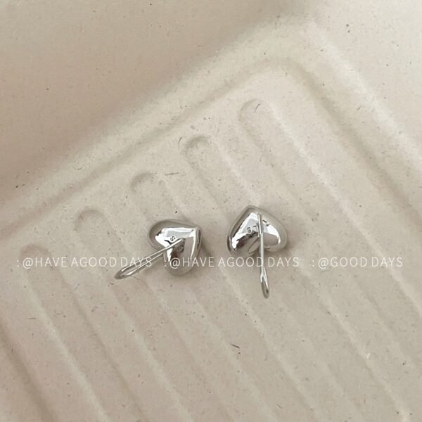 金属アレルギー対応　ハート　ピアス 金/銀メッキ　人気　オシャレ