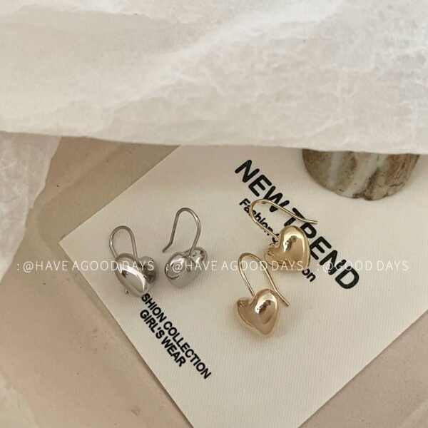 金属アレルギー対応　ハート　ピアス 金/銀メッキ　人気　オシャレ